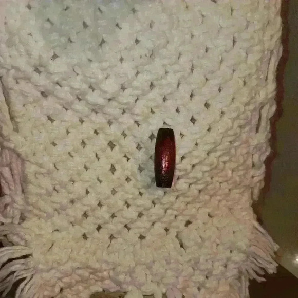 Vintage Macrame Owl Motif Beige W/ Wooden Accent Closure - Picture 5 of 13